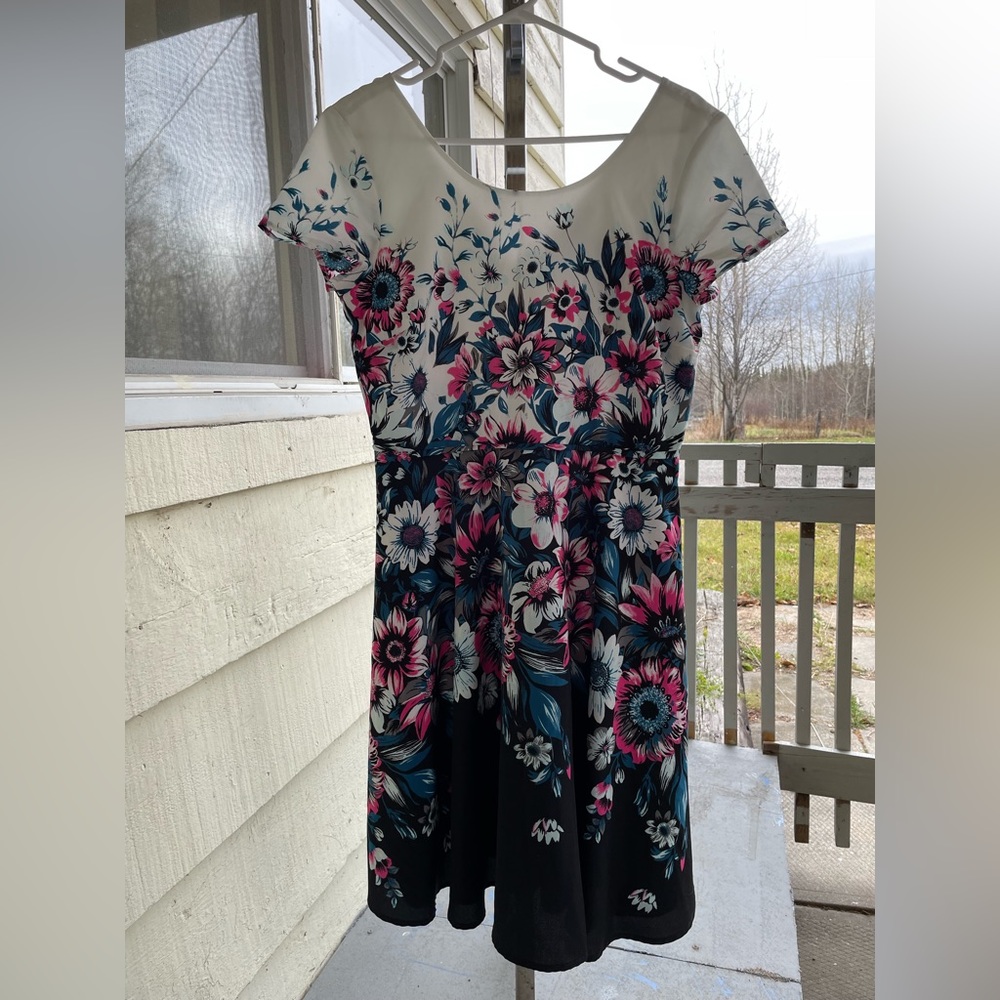Ricki’s Fit and Flare floral dress. Women’s Size 6.